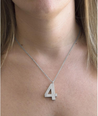 collar plata numero simbologia